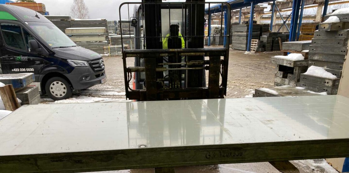 Die Friedrich Niemann Gruppe stellt ihren Mietpark schrittweise auf die alkus® Vollkunststoffplatte um. | © alkus AG