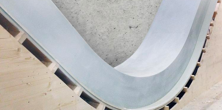 alkus®: ideal für Betonfertigteile Die alkus® Vollkunststoffplatten sind, im Gegensatz zu Holz, einfach biegbar und formbar. Sie werden endlos produziert und lassen sich fugenlos verschweißen. Das Ergebnis: lupenreine und fugenlose Fertigteile.