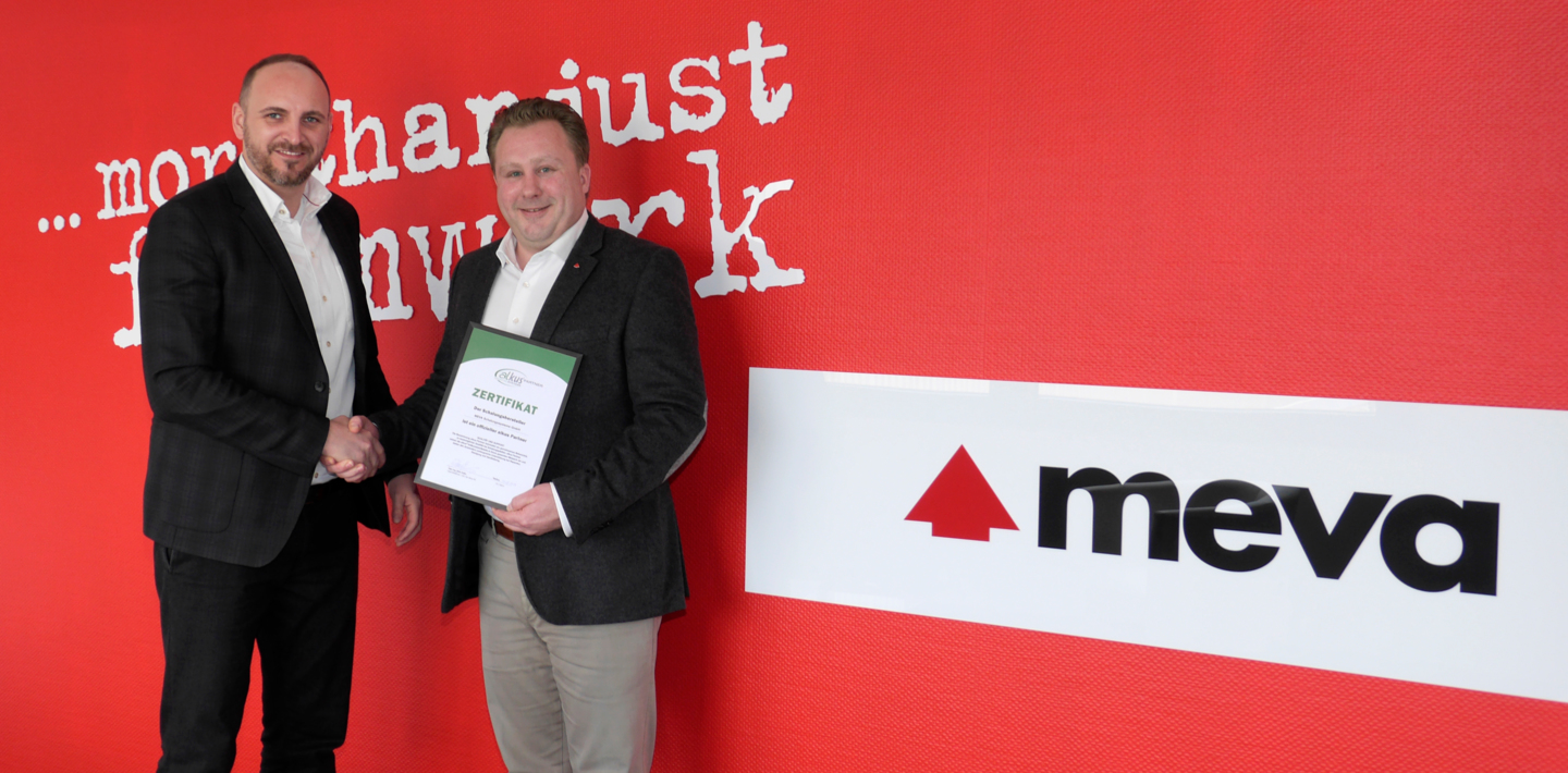 pressphoto_alkus_partner_programme_MEVA_first_partner Elvis Kaljic, CEO of alkus AG, and Florian F. Dingler, managing director of MEVA Schalungs-Systeme GmbH, at the certificate handover in Haiterbach.
© MEVA Schalungs-Systeme GmbH