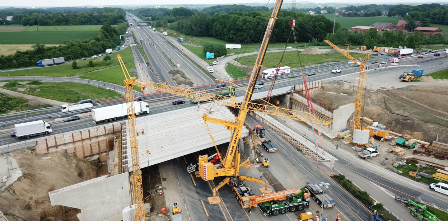 replacement bridge Construction of the temporary bridge at motorway junction Lotte/Osnabrück, © Rekers Betonwerk GmbH & Co. KG