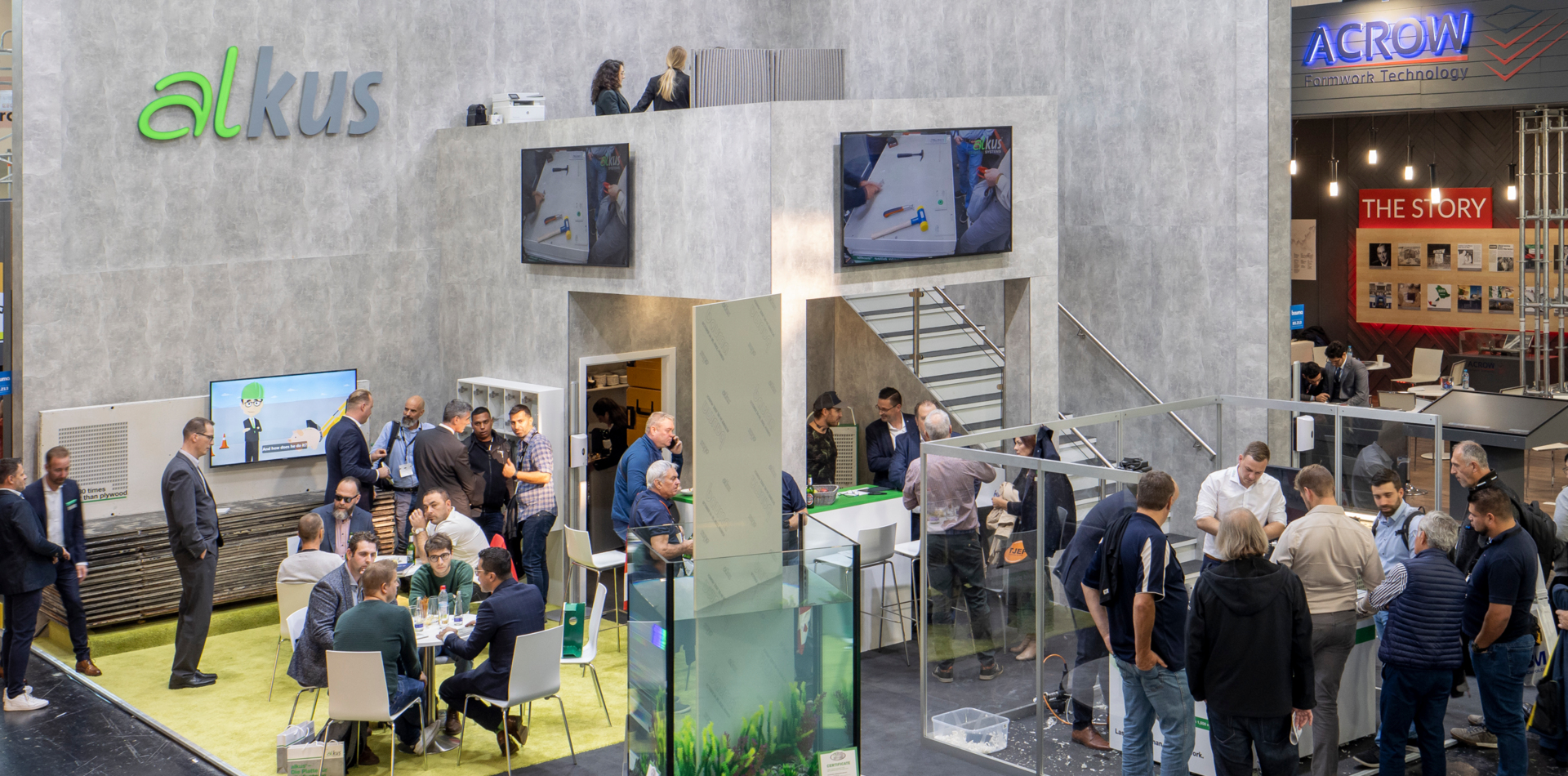 Various presentations of the solid plastic panel attracted many visitors to the alkus stand | © alkus AG/Jens Ellensohn