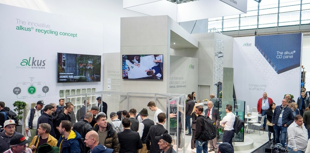 Exhibition stand of alkus AG at bauma 2025 with product demonstration.  Exhibition stand of alkus AG at bauma 2025 with product demonstration. | © alkus AG / Jens Ellensohn