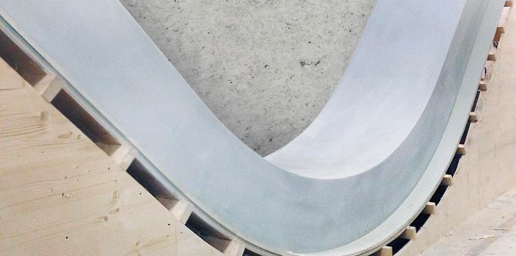 Tic Tric Trac alkus<sup>®</sup> solid plastic panels may – in contrast to timber – be easily bent and shaped. They are manufactured endlessly and may be welded together seamlessly. The result: flawless and seamless finished parts.