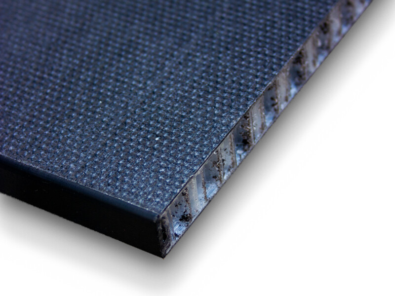 Langlebige und besonders leichte Gerüstplatte: die COMPODECK Platte aus Polypropylen. | © Compoform B.V.