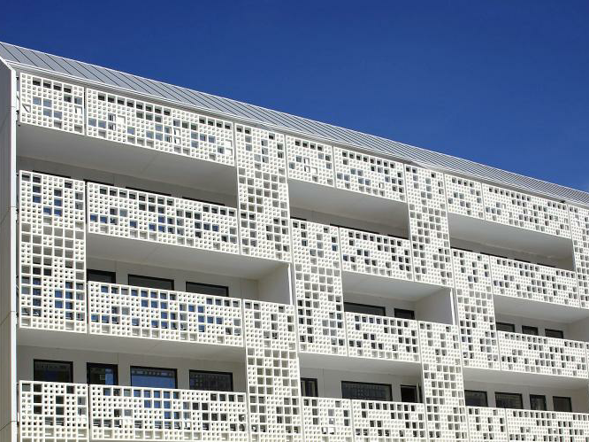 The curtain façade of brilliant white ensures privacy and the perforation, high transparency