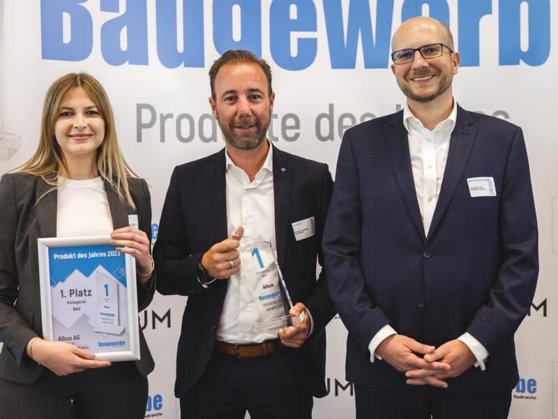The award was received by Dragana Kovacic, Marketing Manager of alkus AG, together with Michael Tschenett, CEO of alkus AG. (Left to right) | © WEKA Business Medien GmbH/Andreas Schebesta The award was received by Dragana Kovacic, Marketing Manager of alkus AG, together with Michael Tschenett, CEO of alkus AG. (Left to right) | © WEKA Business Medien GmbH/Andreas Schebesta