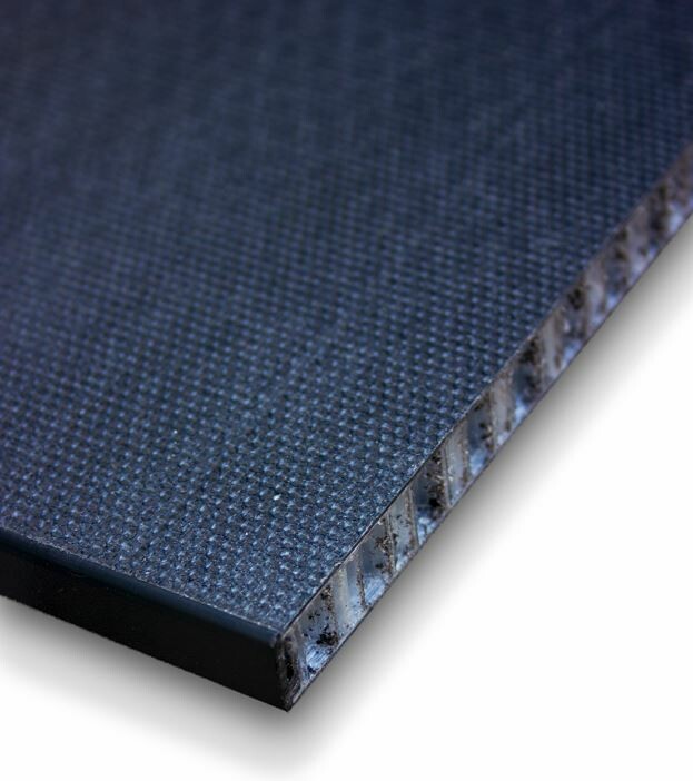 Durable and lightweight scaffolding panel: the COMPODECK panel made of polypropylene. Durable and lightweight scaffolding panel: the COMPODECK panel made of polypropylene.| © Compoform B.V.
