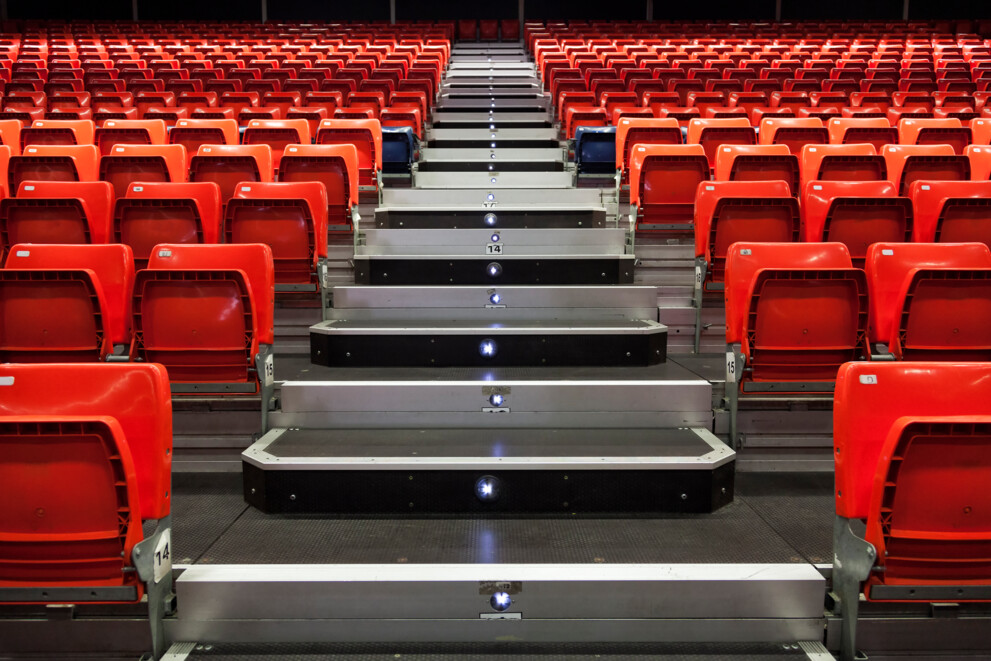 Grandstand seating with integrated steps using Comfodeck powered by alkus® panels for temporary event structures