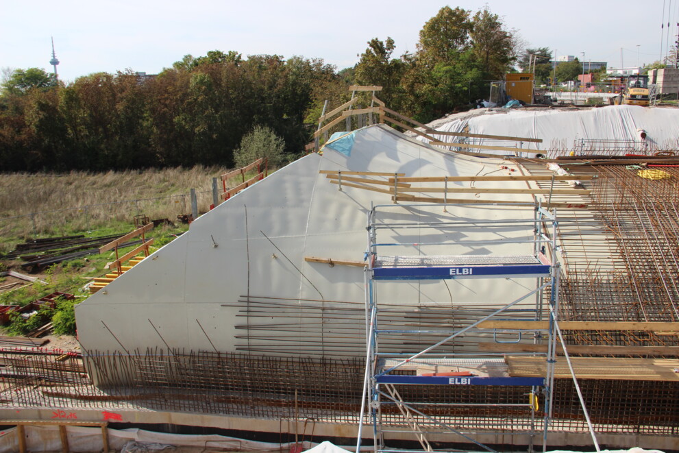 alkus® SF Flex in use alkus® SF Flex in use – it is ideal for particularly challenging special formwork projects and is available in thicknesses of 3, 4 and 5 millimetres. | © Kiefer Schalungsbau GmbH