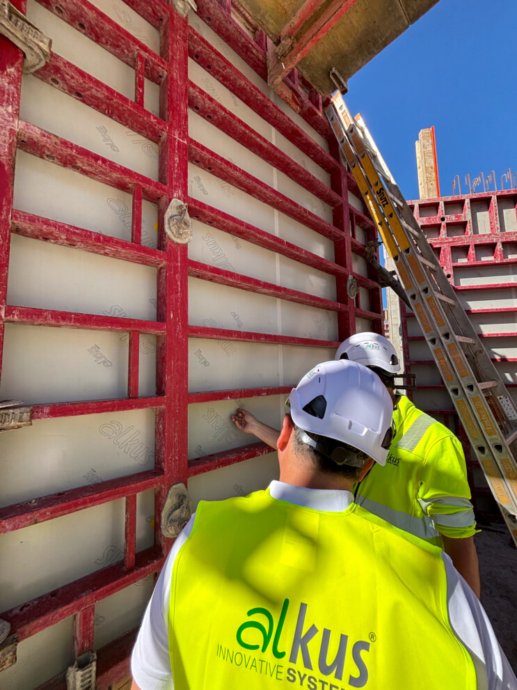 alkus employees are checking the installed alkus panel.