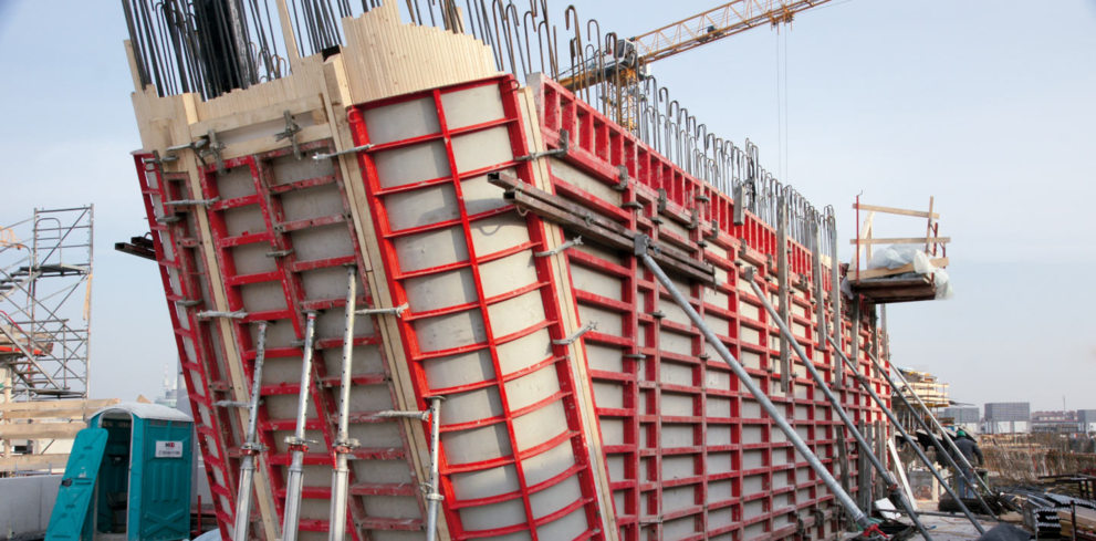 alkus Wu Wien Special formwork with curved alkus® solid plastic panels for one of the five cores of the LCC.