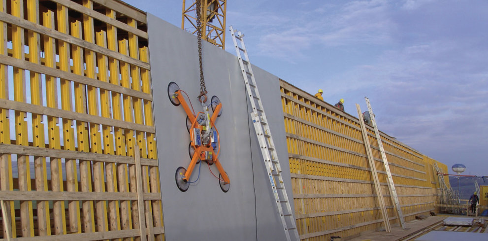 Referenz alkus AG: Unstruttalbrücke Für den Bau der Unstruttalbrücke kamen verschweißte alkus® Großformatschalungsplatten zum Einsatz.