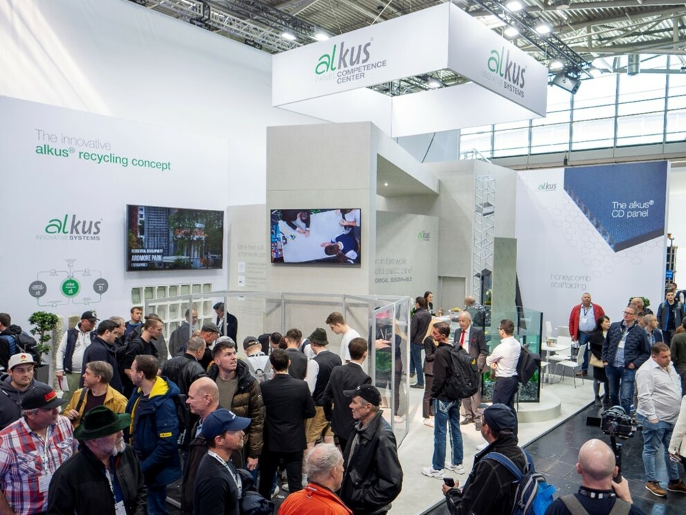 Exhibition stand of alkus AG at bauma 2025 with product demonstration. Exhibition stand of alkus AG at bauma 2025 with product demonstration. | © alkus AG / Jens Ellensohn
