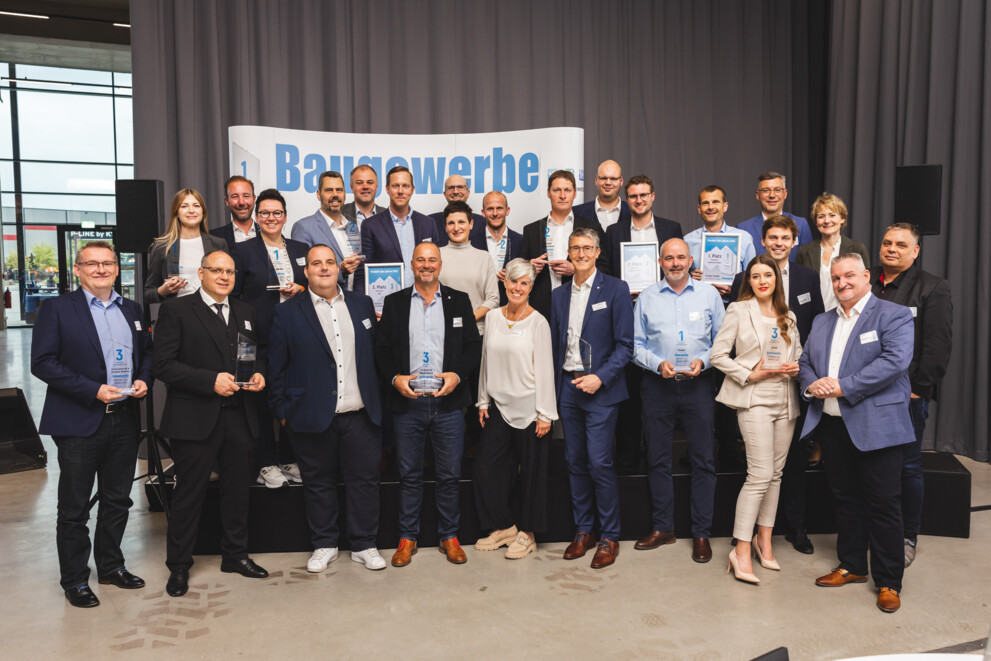The award ceremony for Baugewerbe Product of the Year 2023 took place on May 11, 2023. The alkus® solid plastic panel took the 1st Place in the category "Construction". | © WEKA Business Medien GmbH/Andreas Schebesta The award ceremony for Baugewerbe Product of the Year 2023 took place on May 11, 2023. The alkus® solid plastic panel took the 1st Place in the category "Construction". | © WEKA Business Medien GmbH/Andreas Schebesta