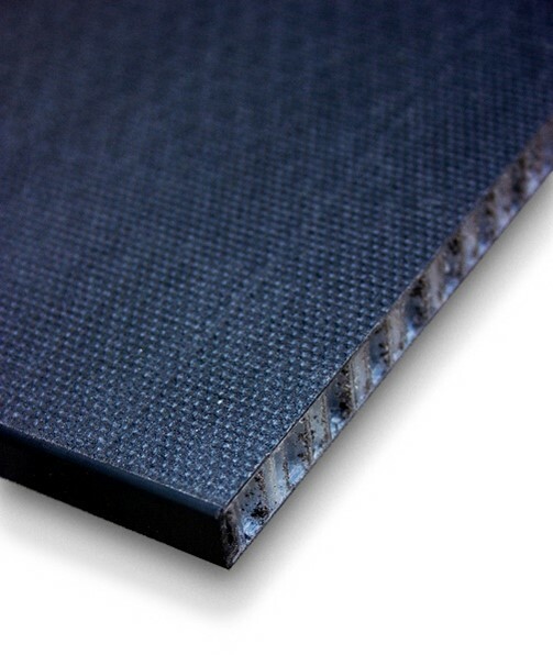 Auf der bauma 2025 zu sehen: die alkus CD Platte, eine besonders leichte Gerüstplatte aus Polypropylen. Auf der bauma 2025 zu sehen: die alkus CD Platte, eine besonders leichte Gerüstplatte aus Polypropylen. | © Compoform B.V.